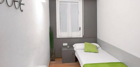 1-Twin-Bed-Private-Sagrada-Familia private individual room - sagrada familia hostel barcelona