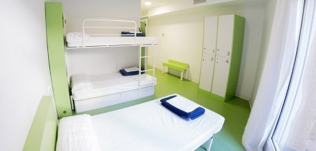 3-Bed-dorm-ensuite_Sagrada-Familia 3-bed dorm sagrada familia hostel barcelona