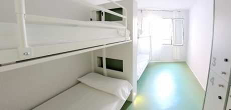 4-Bed-dorm-ensuite_Sagrada-Familia 4-bed dorm - sagrada familia hostel barcelona