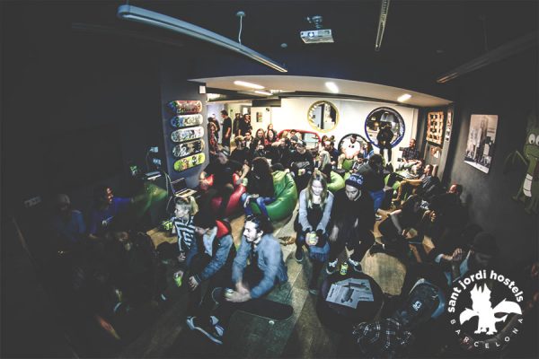 Fun with Friends - Sagrada Familia Hostel Barcelona