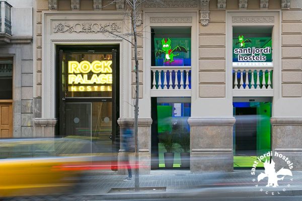 The Entrance - Rock Palace Hostel Barcelona