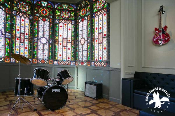 Stainedglass Lounge Room - Rock Palace Hostel Barcelona