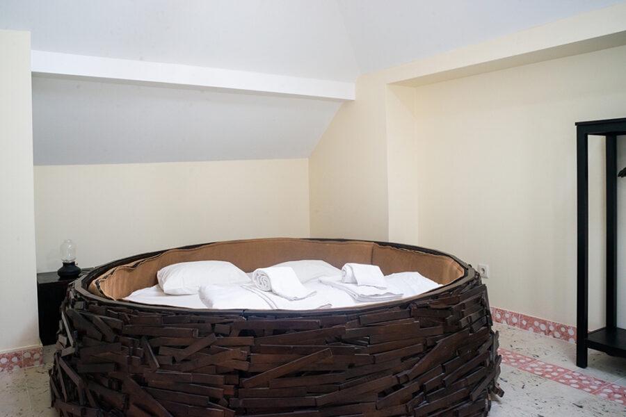 Round_bed_room