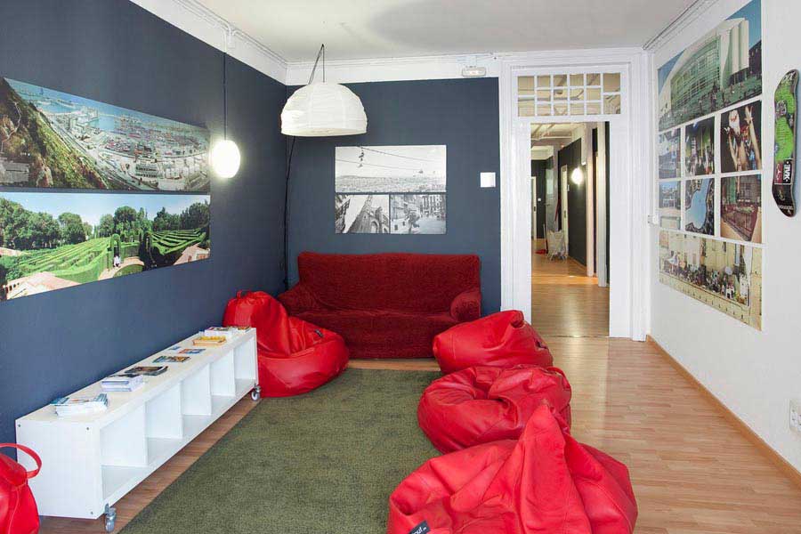 Sant Jordi Hostels Alberg common area