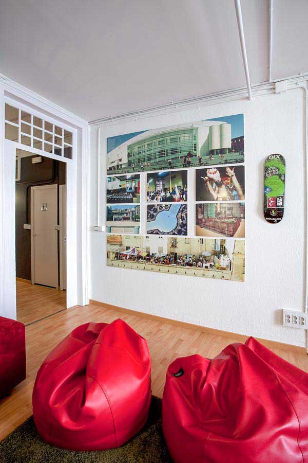 Sant Jordi Hostels Alberg common area