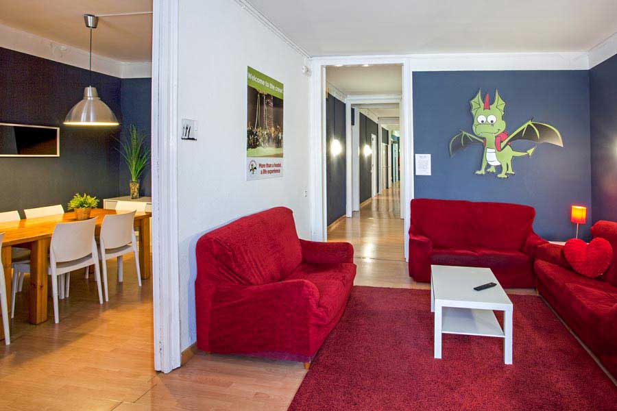 Sant Jordi Hostels Alberg common area