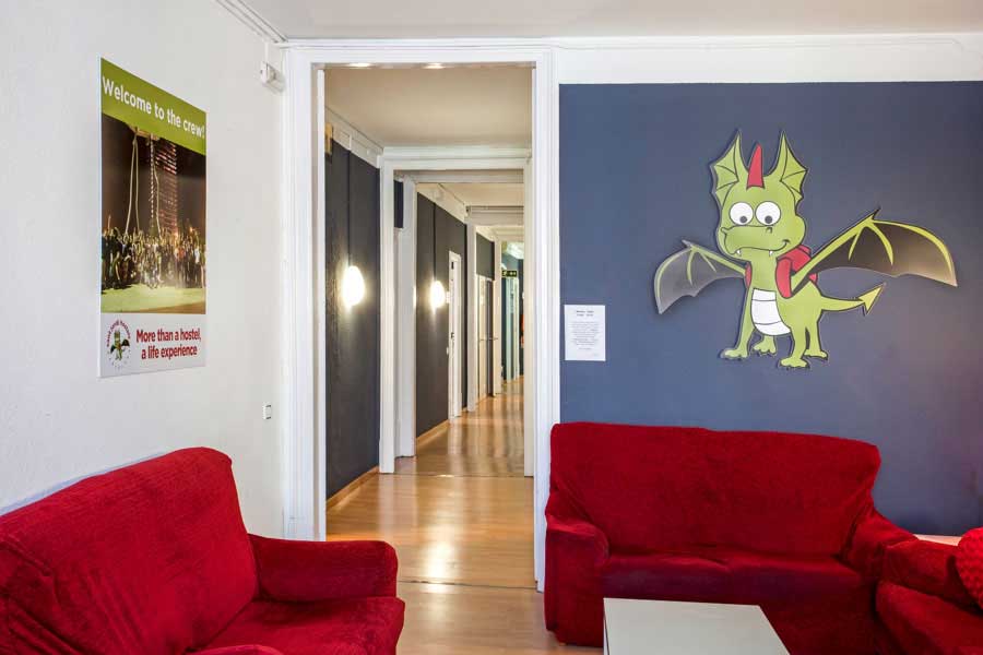 Sant Jordi Hostels Alberg common area