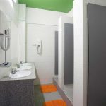 Sant Jordi Hostels Alberg showers