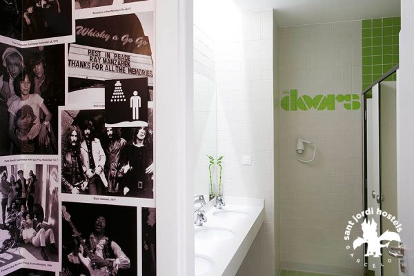 Showers (alternative) - Rock Palace Hostel Barcelona