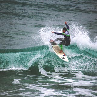 hostel-barcelona_home-image-row_01a surfer barcelona cutback