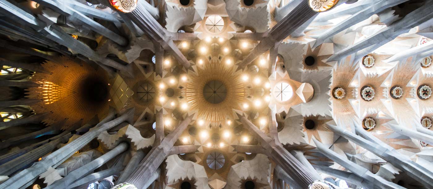 Things to do in Barcelona – La Sagrada Familia - Sant Jordi Hostels